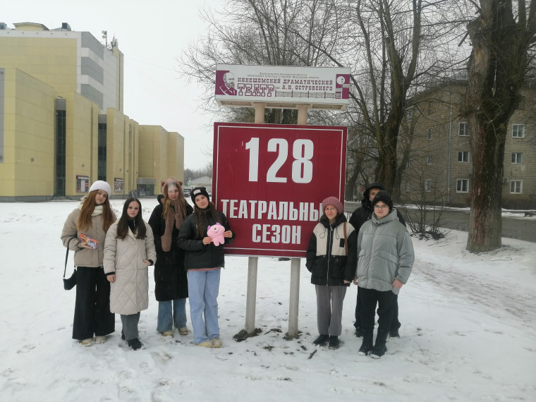 День театра.